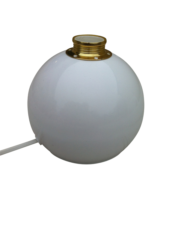 Bordlampe Klotet Hvid med messingdetaljer Eklunds Metall