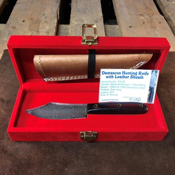 PreMax PX-08 käsintehty damaskiteräinen metsästysveitsi micarta-kahvalla – micarta- ja messinkikahva, pisarakuvioinen damaskiteräs, 352 kerrosta