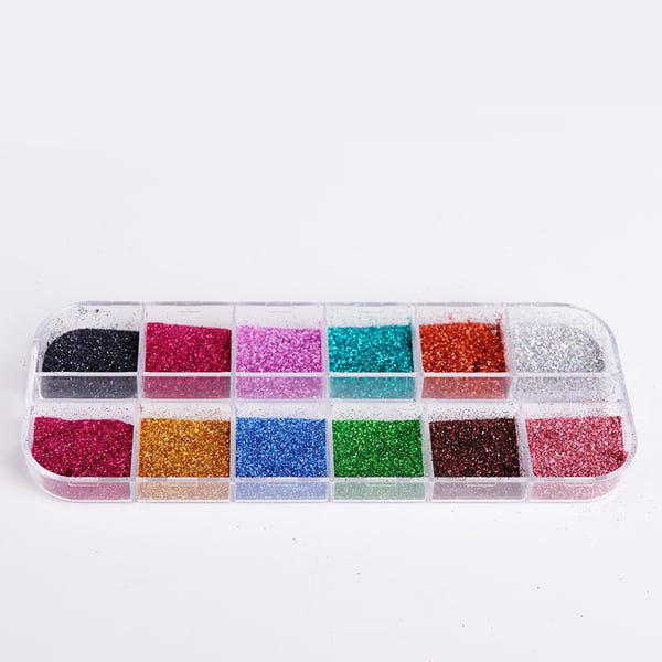 12 hienorakeista glitteriä laatikossa