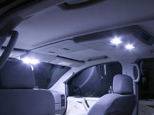 T10 w5w LED-polttimo, jossa 5 kpl 5050SMD-sirua, 10000K tyyli, 4 kpl pakkaus.