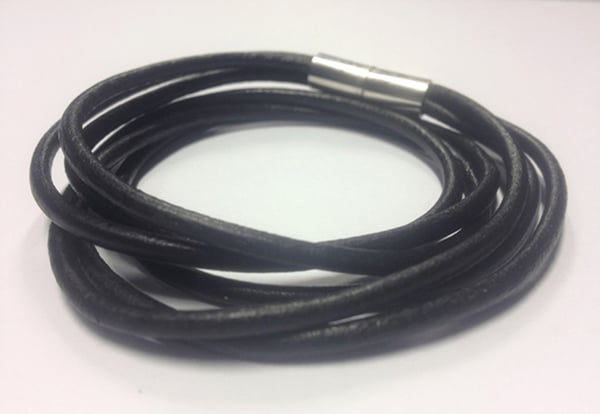 Armband viras 6 varv med metalls pänne PU läder - Svart