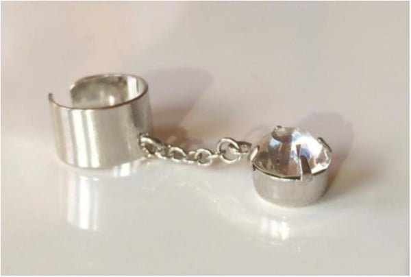 Silver Earcuff Ear Cuff Örhänge med Kedja & Vit Rhinestone