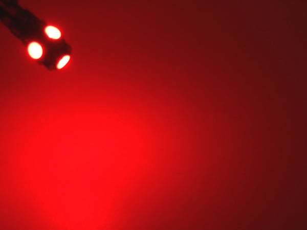 T10 w5w punaiset LED-polttimot, joissa on 5 kpl 5050SMD-siruja, 12V DC, 10 kpl pakkaus.