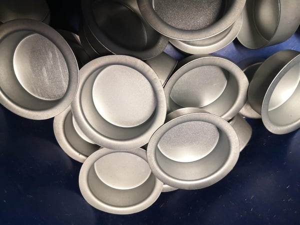 Jumbotuikkukupit reunalla. 1 kpl. Eklunds Metall