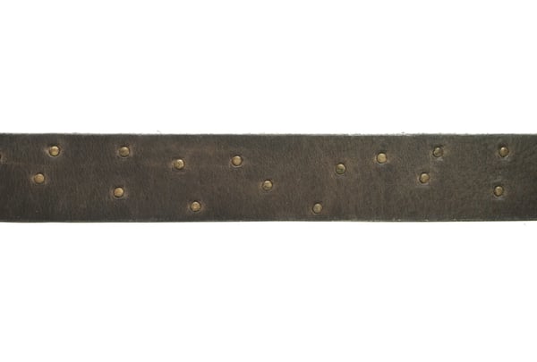 Brunt 40mm bälte i oxläder med nitar
