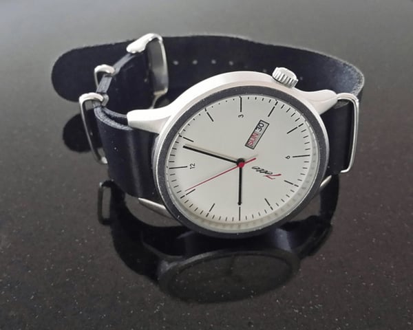 7ette Limited Edition klocka - Vit eller svart urtavla