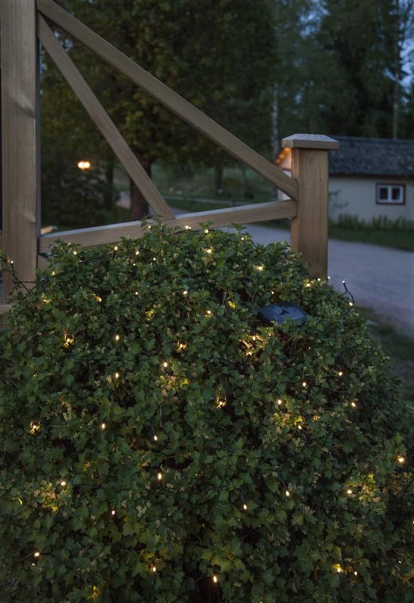 Aurinkokennovaloketju Bassis. 100 valoa