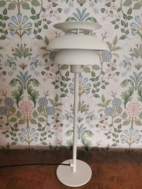 Bordslampa Flora Vit 55 cm - Eklunds Metall