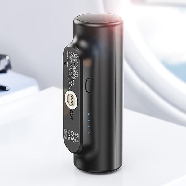 3000mAh virtapankki, jossa 3 magneettista sovitinta