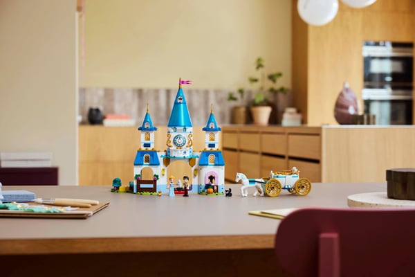 LEGO® Disney Askepots slot og hest med vogn 43275