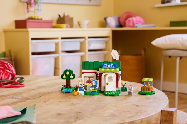 LEGO® Animal Crossing™ Able Sisters -vaateliike 77055