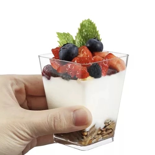 Firkantede plastbegre – 120 ml, 50-pakning for elegante desserter