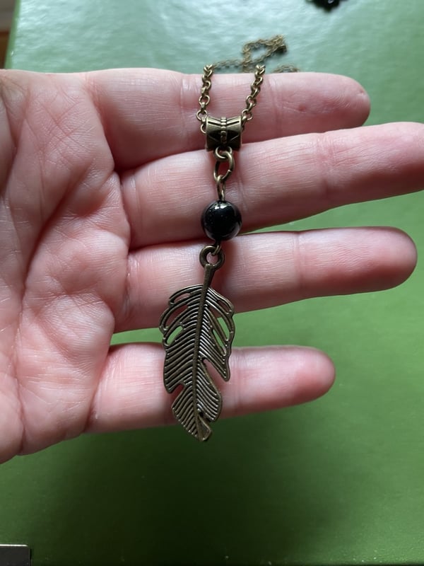 Halsband Fjäder ONYX Feather Boho New Age Healing Brons