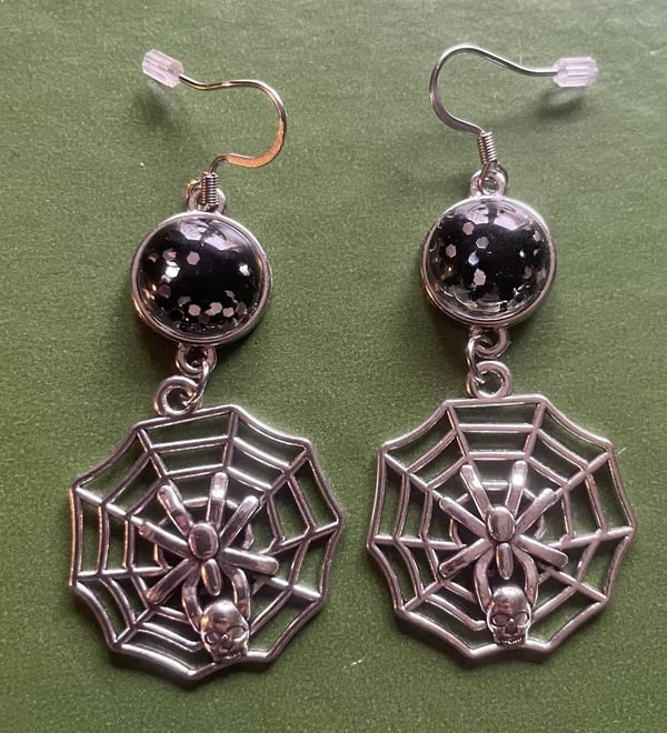Örhängen Spindel Halloween Spider Web Spindelnät Svarta Änkan Skull