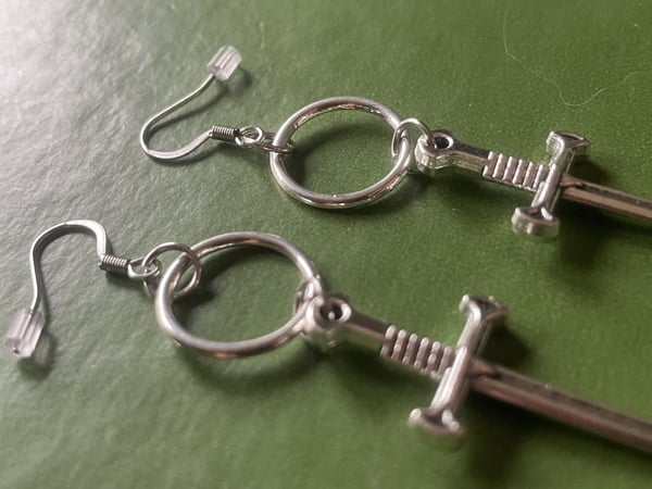 Örhängen Svärd Dagger O ring Sword Rostfri Krok