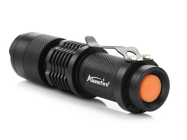 LED-taskulamppu 3W XP-E Q5 LED 300 lumenia + zoom