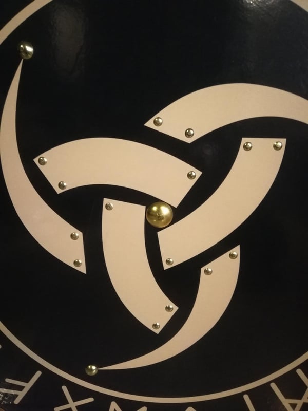 Viking Odin Horn av tre, håndlaget skjold SWE25