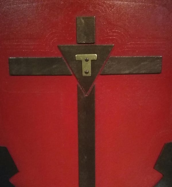Træ middelalderlig Viking Cross Shield - rød SWE103
