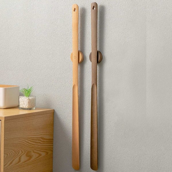 Elegant Skohorn i Valnød – 75 cm med Magnetisk Vægholder Elegant Skohorn i Valnød – 75 cm med Magnetisk Vægholder