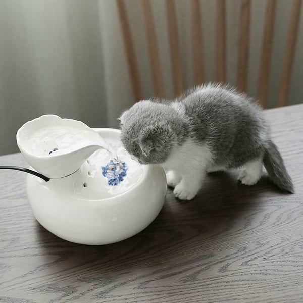 White Water Fountain / Drinking Fountain For Pets - Keramikk