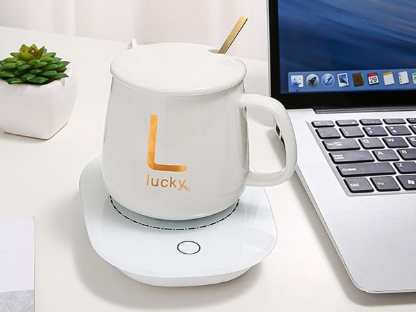 Hold drikken din varm med stil! USB-drevet koppvarmer med kopp, skje og gaveeske