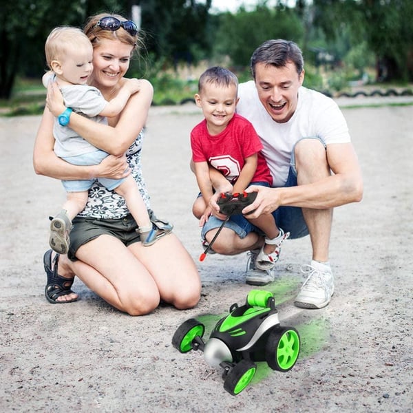 Radio-ohjattava Stunt-auto pyörii 360 astetta. Alkaen 10-vuotiaille