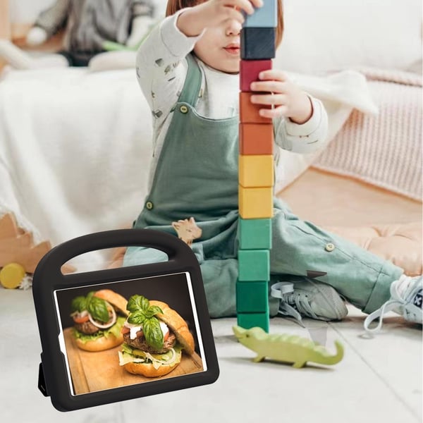 SKALO Samsung Tab A9 Lapsikuori kahvalla ja jalustalla - Musta