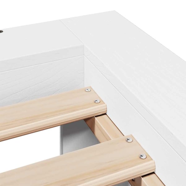 vidaXL Sengeramme med madrass hvit 200x200 cm heltre furu