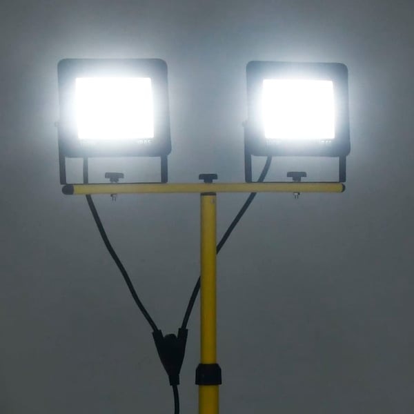 vidaXL LED-flomlys med stativ 2x100 W kaldhvit