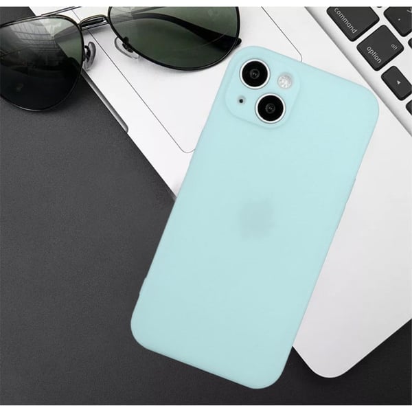Avfaset gummiert anti-falldeksel for iPhone 15 - Lys Cyan