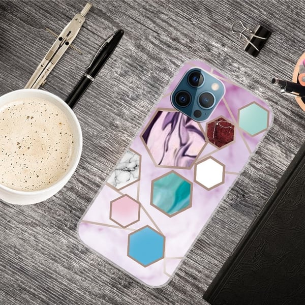 Marble iPhone 15 Etui - Sekskant Fragmenter i Lilla