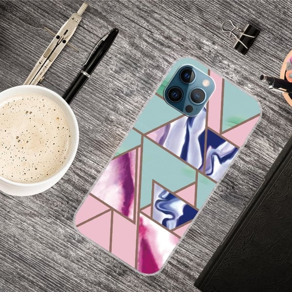 Marble iPhone 15 Etui - Trekant Blitz Mønster