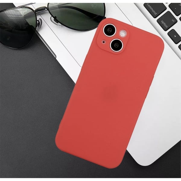 Avfaset gummiert anti-falldeksel for iPhone 15 Plus - Rød