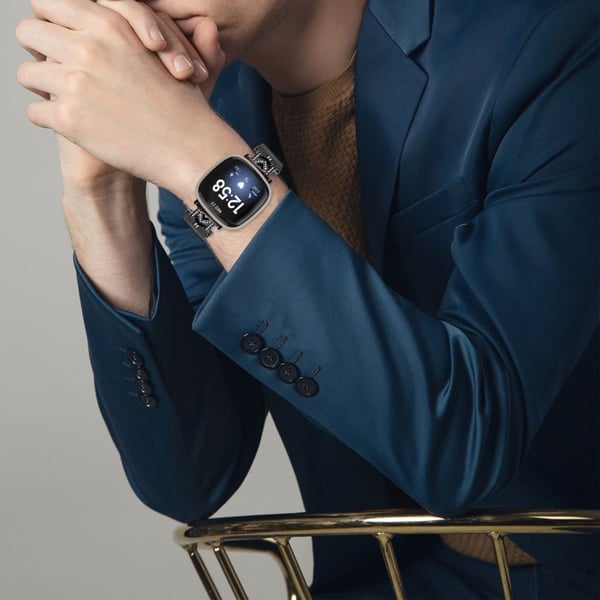 Fitbit Sense 2 / Versa 4 M-formet rem i rustfrit stål med spænde - Sort