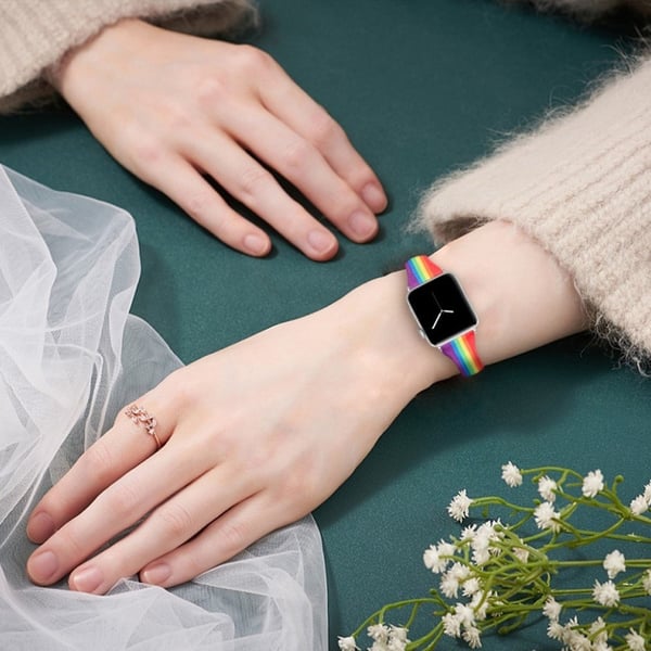 Regnbuefarget klokkerem i ekte skinn til Apple Watch Series 6 / 5 44 mm