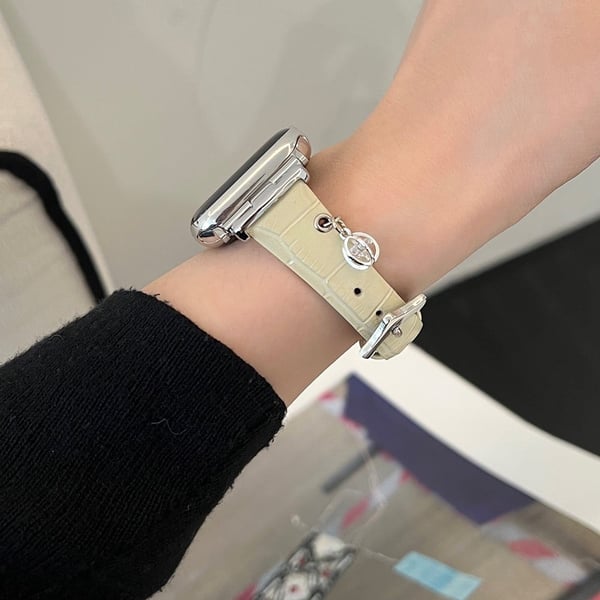 Apple Watch Series 49 mm - 45 mm - 44 mm - 42 mm ekte kuskinnbånd - Aprikos / Sølvspenne