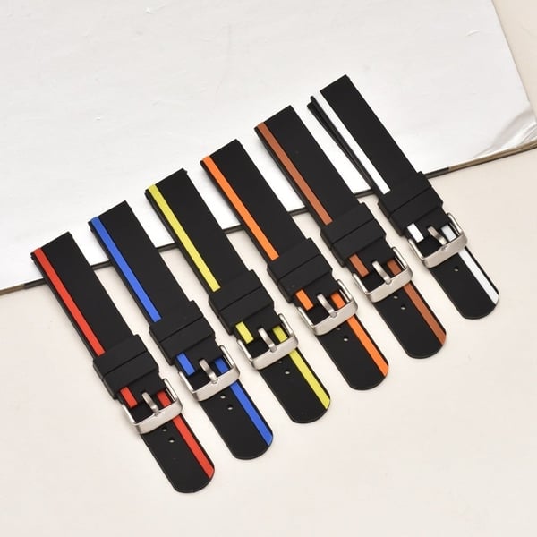 Xiaomi Watch 2 / Huawei Watch 4 Pro Erstatningsklokkerem 22 mm myk silikonrem med to farger - Svart + Oransje