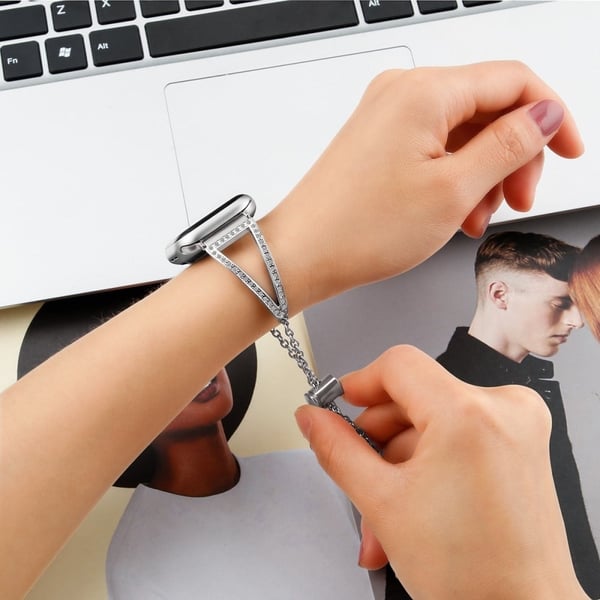 Apple Watch Series 49mm - 45mm - 44mm - 42mm Hollow Triangle Slider-armbånd - Sølv