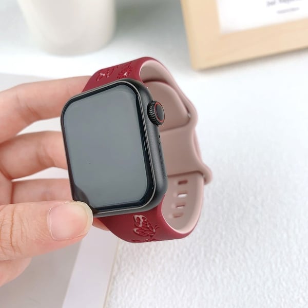 Apple Watch Ultra 2 Ultra 49mm / Series 9 8 7 45mm / 6 5 4 SE (2022) SE (2023) SE 44mm / 3 2 1 42mm Butterfly Silikonbånd - Vinrød + Rosa