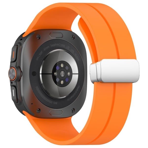 Samsung Galaxy Watch Ultra 47 mm smartklokkearmbånd i silikon med sølvfarget magnetisk foldespenne - Oransje