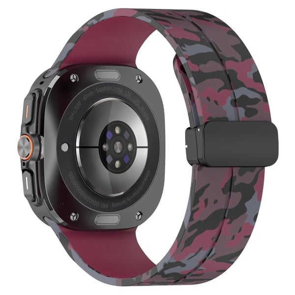 Samsung Galaxy Watch Ultra 47 mm klokkerem med kamuflasjemønster Silikonrem med magnetisk spenne - Vinrød