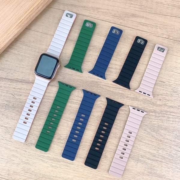 Apple Watch Series 10 46 mm magnetisk silikonbånd med hurtigutløserrem - Røykfarget Lilla / Sjokolade