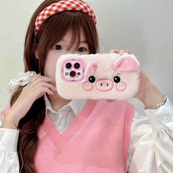 KJS-019 iPhone 15 Pro Max Case Lens Kickstand Flexible Piglet Plush Handheld Phone Cover - Pink