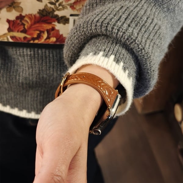 Urrem Apple Watch Series 41mm - 40mm - 38mm Hjertemønster præget ægte læderrem - Brun
