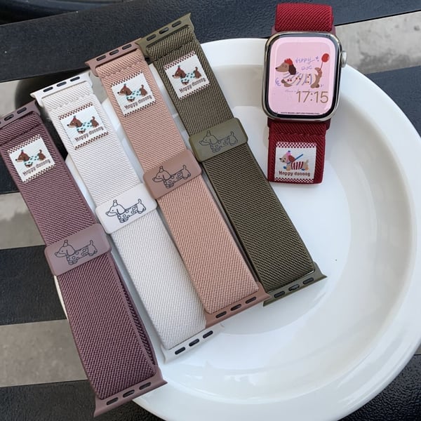 Nylonrem Apple Watch Series 49mm - 45mm - 44mm - 42mm Hundemønster Magnetisk spenneklokkearmbånd - Hvit