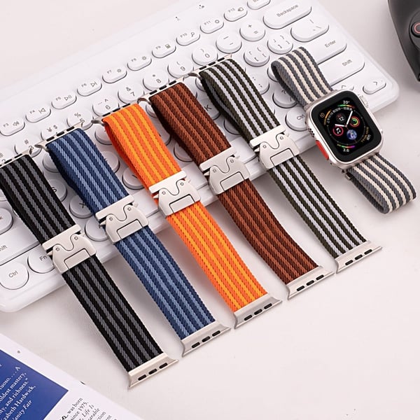 Klokkerem Apple Watch Series 41mm - 40mm - 38mm 4-Stripe Parachute Buckle Nylon Strap - Grønn + Hvit