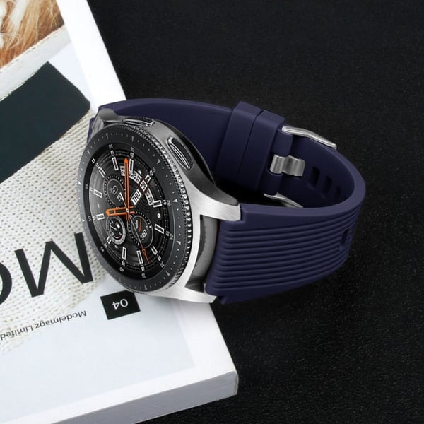 Samsung Galaxy Watch 46mm klokkereim av silikon med vertikale striper - mørke blå