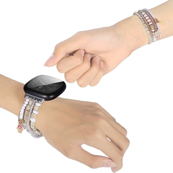 Fitbit Sense 2 / Versa 4 dekorert klokkerem med perler og agat - Hvit