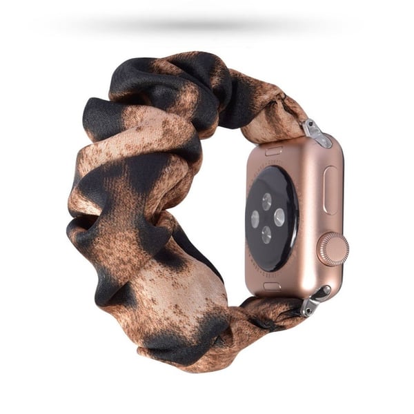 Apple Watch Series 5 44 mm klokkerem med kult tøymønster - Lysebrun Leopard