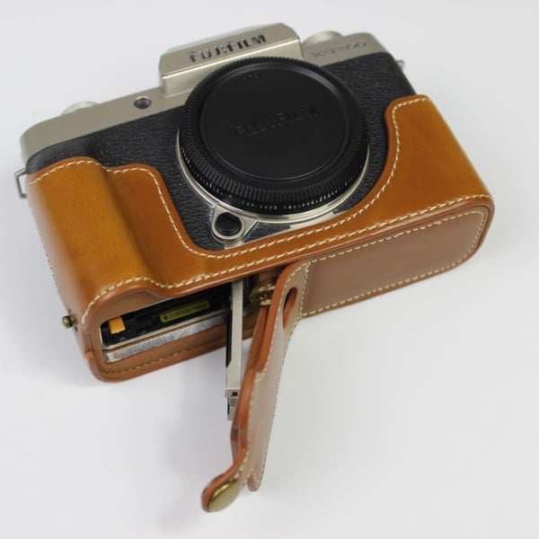 Fujifilm X-T200 slitesterkt halvveske i skinn - Brun